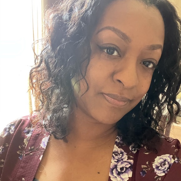 Meet your Posher, Tahira - Picture 1 of 1